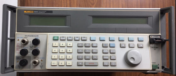 comprare Calibratore multiprodotto Fluke 5820A con larghezza di banda di 600 MHz e 2,1 GHz Calibratore oscilloscopio a cinque canali fabbricazione online