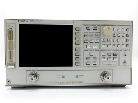comprare Analizzatore di rete vettoriale a microonde Keysight Agilent 8722D usato con frequenza da 50 MHz a 40 GHz e gamma dinamica di 105 dB in formato rack fabbricazione online