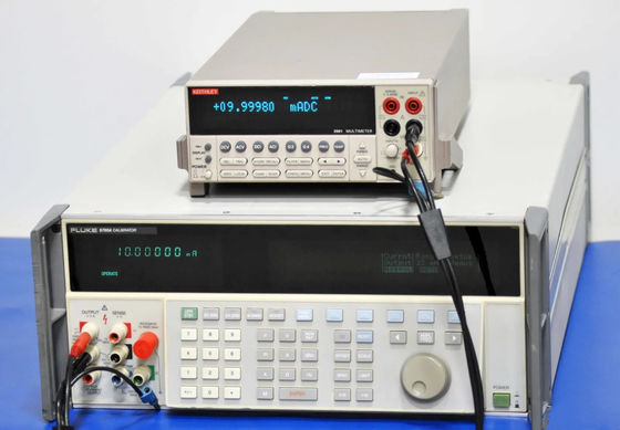 comprare Calibratore multifunzione Fluke 5700A con larghezza di banda di 600 MHz, alta precisione e uscite programmabili fabbricazione online