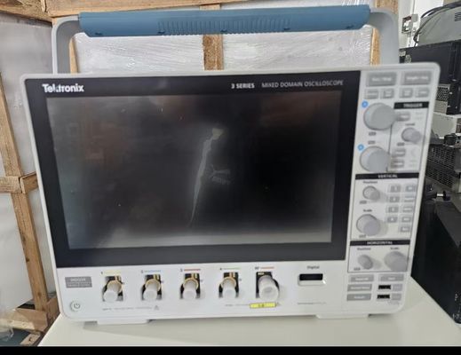 comprare Oscilloscopio a dominio misto Tektronix Serie 3 MDO con larghezza di banda di 1 GHz, velocità di campionamento di 5 GS/s e 16 canali digitali fabbricazione online