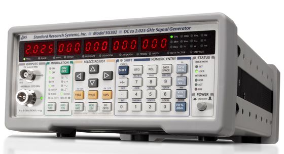 comprare Generatore di segnali RF serie SRS SG380 con risoluzione di 1 µHz, intervallo di frequenza di 2,025 GHz e base tempi OCXO fabbricazione online