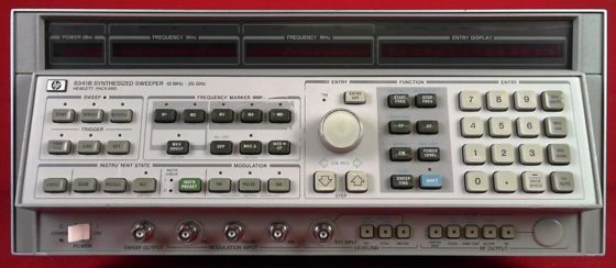 comprare Generatore di segnale sintetizzato Keysight 8341B da 10 MHz a 20 GHz con basso rumore spurio e modulazione AM FM a impulsi fabbricazione online