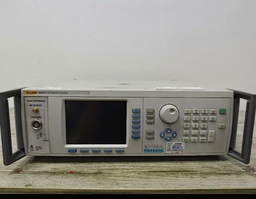 comprare Calibratore multiprodotto di sorgente di riferimento RF della serie Fluke 9640A testato con intervallo di frequenza da 1 mHz a 4 GHz in condizioni di utilizzo fabbricazione online