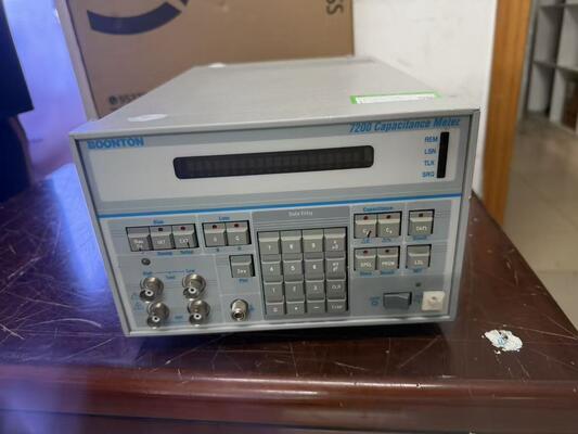comprare Misuratore di capacità Boonton Modello 7200 con frequenza di test di 1 MHz, range di 2000 pF e GPIB standard per misure DLTS fabbricazione online