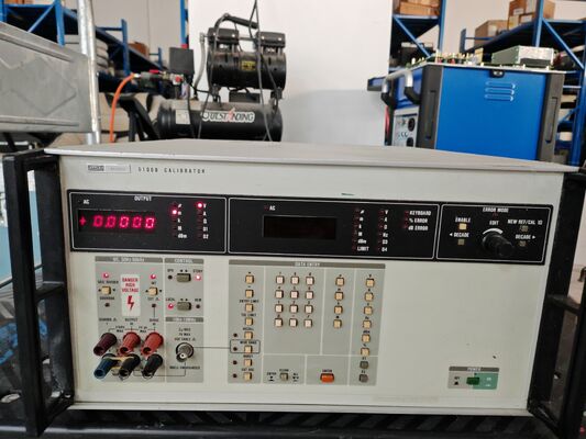 comprare Calibratore Multifunzione di Precisione Serie Fluke 5100B con Interfaccia GPIB Tensione DC 1100V e Range di Resistenza da 1Ω a 10MΩ fabbricazione online