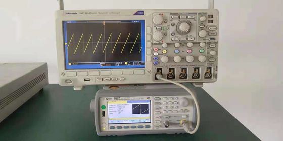 Manica analogico digitale dell'oscilloscopio 300MHz 2.5GS/S 4 di Tektronix DPO3034