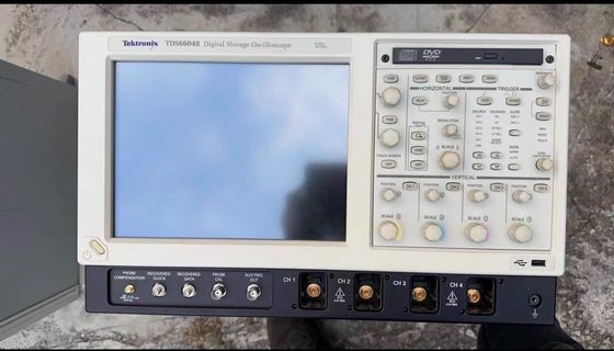 Usato Tektronix TDS6604B Oscilloscopio di archiviazione digitale 4 canali 6 GHz LCD a colori