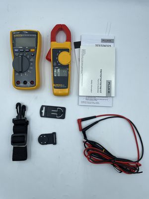 Kit combinato per elettricisti Fluke 117/323 con multimetro digitale True-RMS e pinza amperometrica 600 V CAT III con rilevamento di tensione senza contatto
