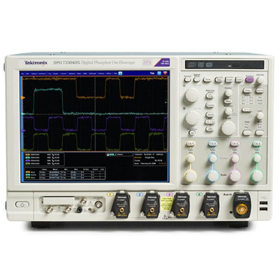 Oscilloscopio a segnali misti MSO/DPO70000DX con larghezza di banda 8 GHz, frequenza di campionamento 100 Gs/s e 4 canali analogici 16 digitali